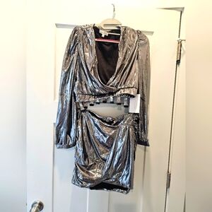 NWT Rosevelvet Metallic Silver Two-Piece Set – Long Sleeve Crop Top & Ruched Ski
